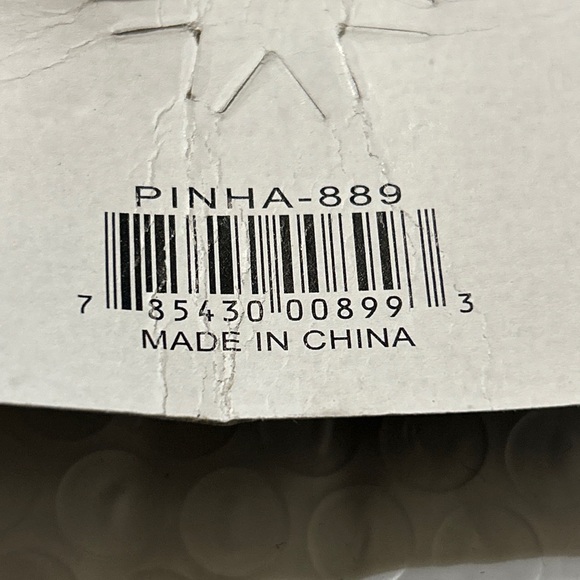 Happy Halloween black w/ silver fang Bat Brooch Pin On Card Brooch Gothic EMO - Picture 6 of 9